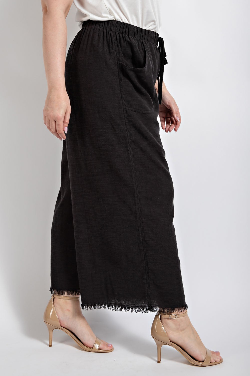 Curvy: Frayed Hem Wide Leg Pants